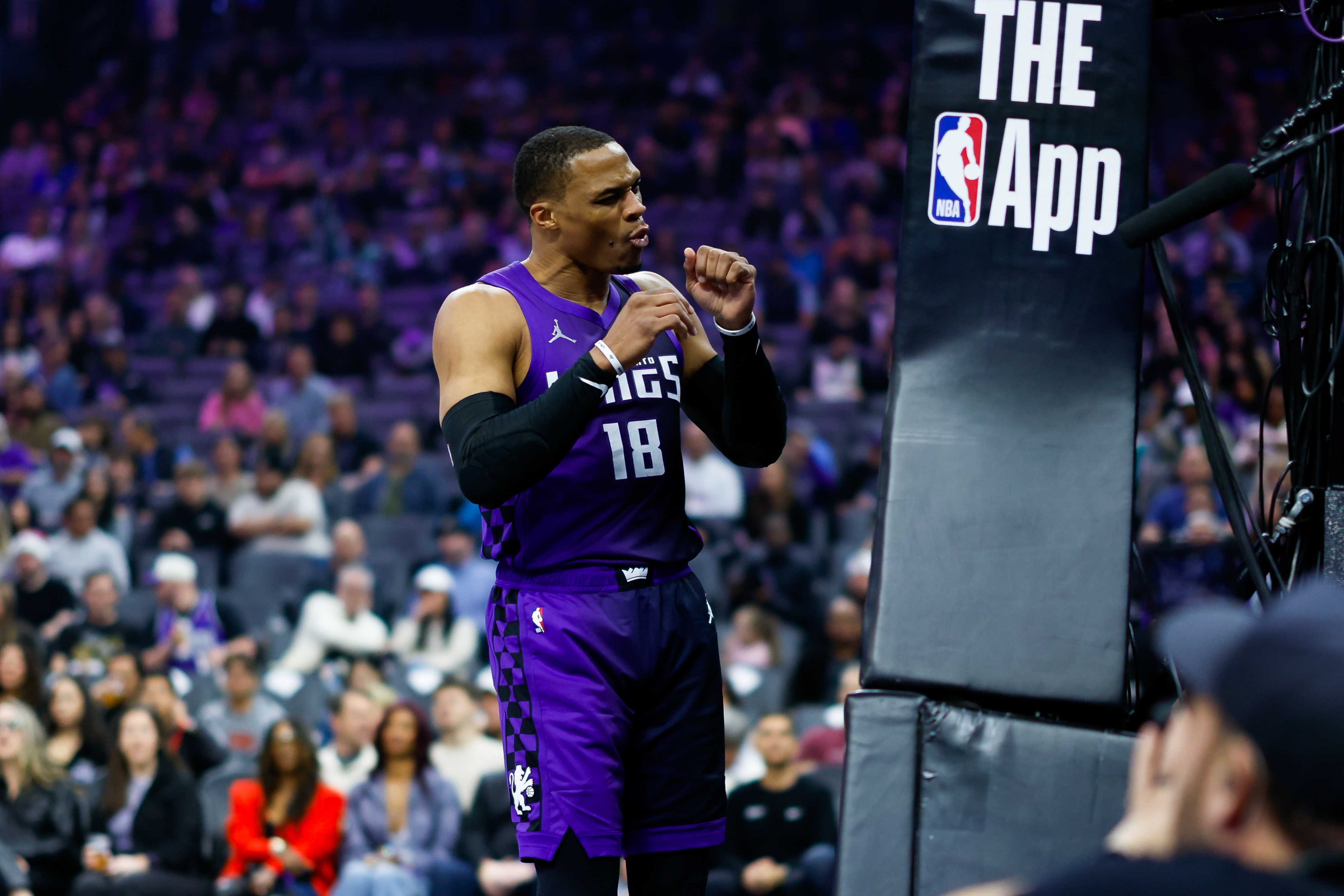 威少退役引热议,前NBA球员盛赞:历史顶级控卫,家庭事业双丰收